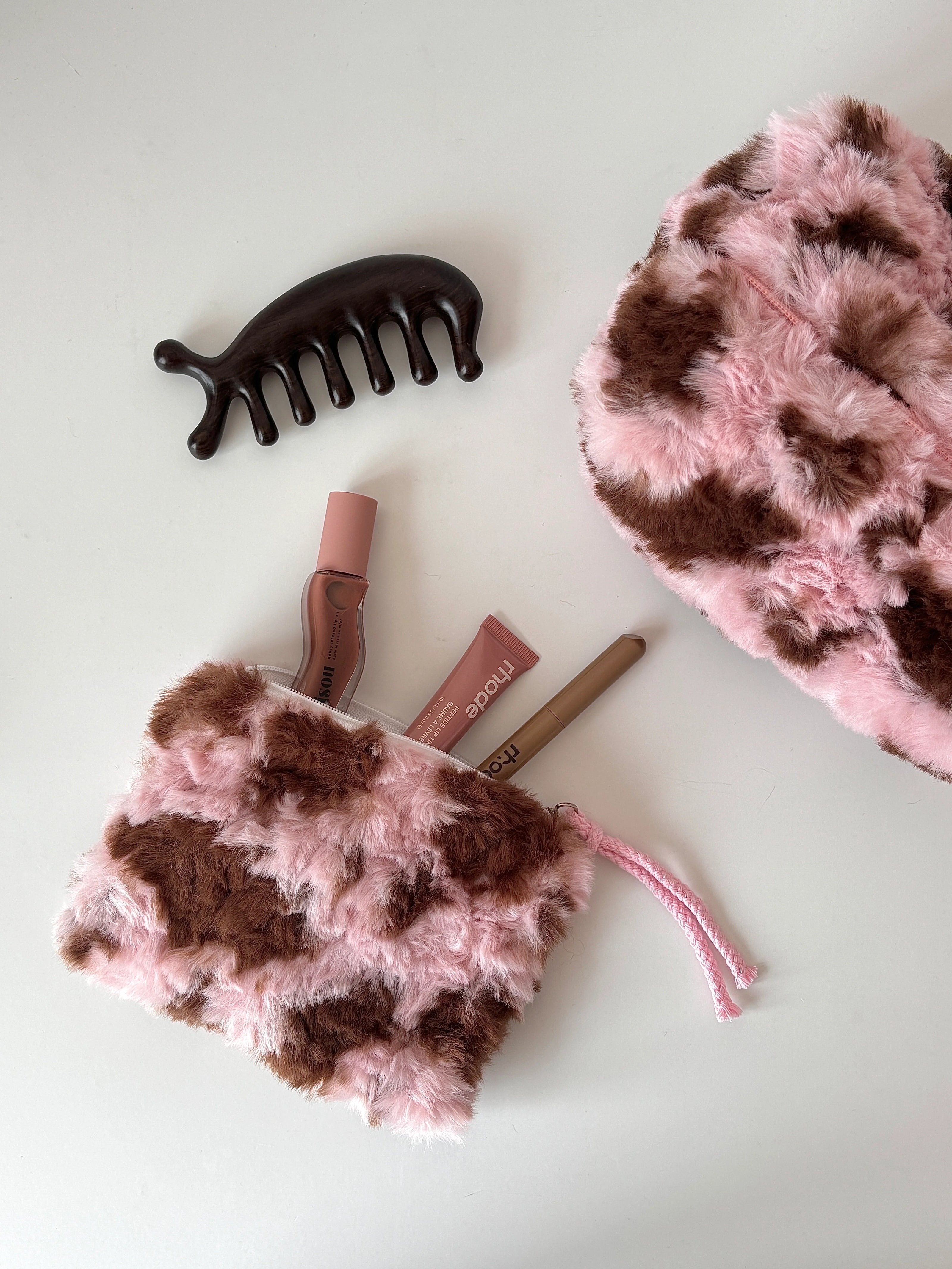 MINI FLUFFY COW POUCH